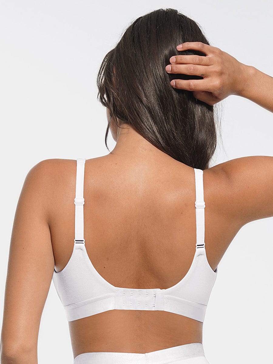 Bralette de canalé con escote en V profundo y almohadillas extraíbles para usar todo el día.