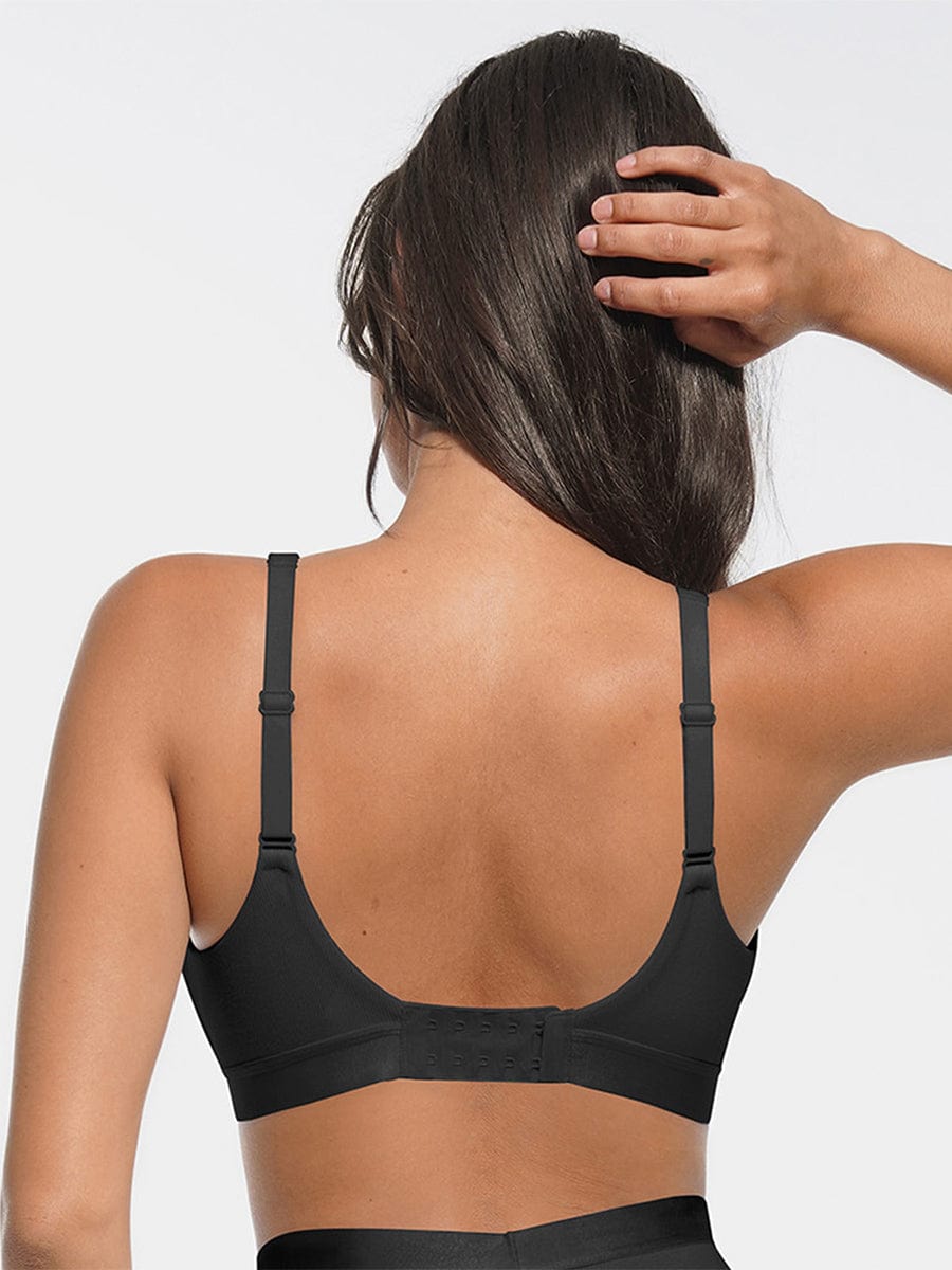 Bralette de canalé con escote en V profundo y almohadillas extraíbles para usar todo el día.