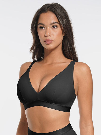 Bralette de canalé con escote en V profundo y almohadillas extraíbles para usar todo el día.