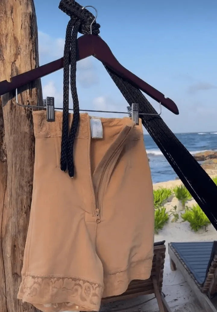 Shorts levanta glúteos con cremallera frontal, cintura alta, que realzan las curvas