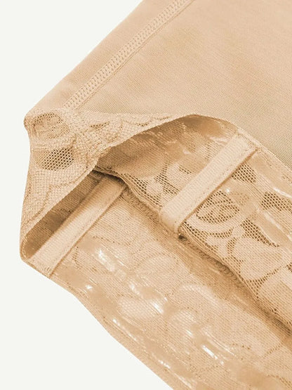 Braguita de encaje de talle alto realza glúteos . Moldea curvas.